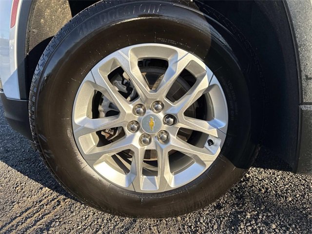 Used 2023 Chevrolet Traverse LS image 11