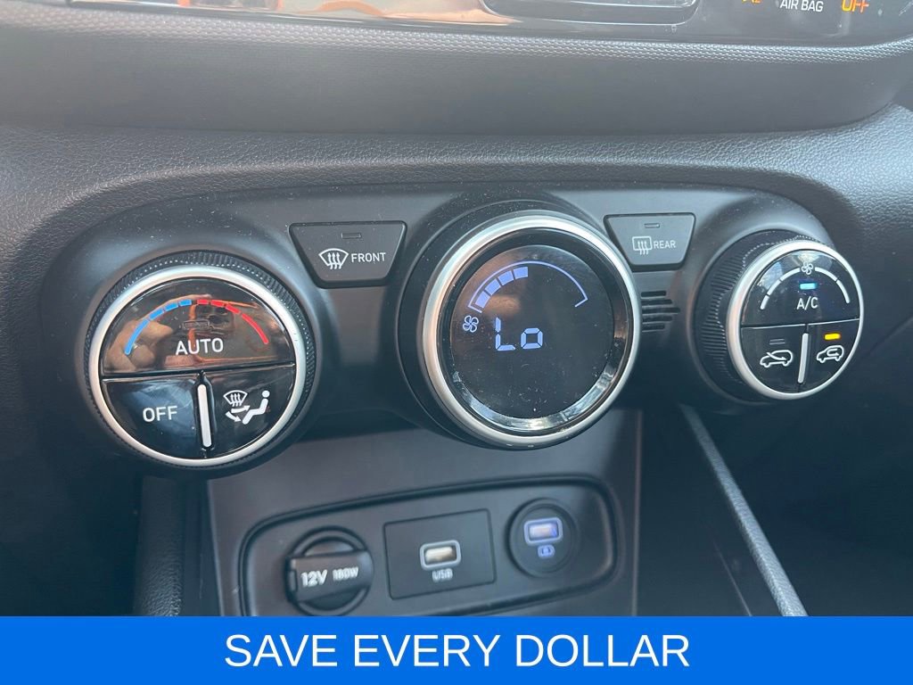 Used 2021 Hyundai Venue SEL w/ Premium Package FWD image 11