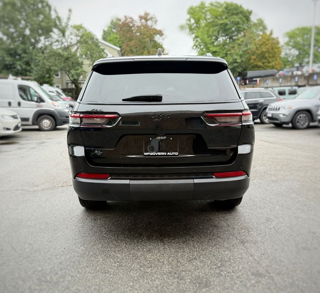 Used 2023 Jeep Grand Cherokee L Altitude AWD/4WD image 10