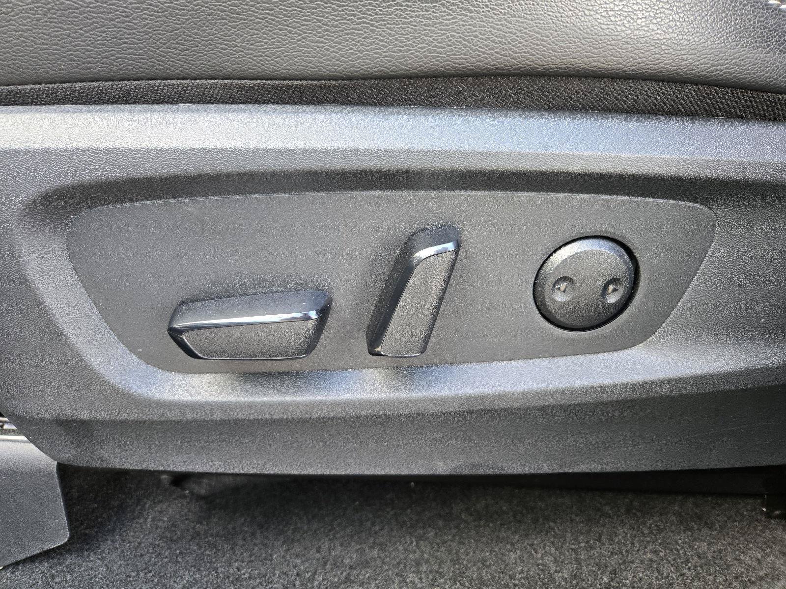 Used 2025 Nissan Pathfinder SL AWD/4WD image 14