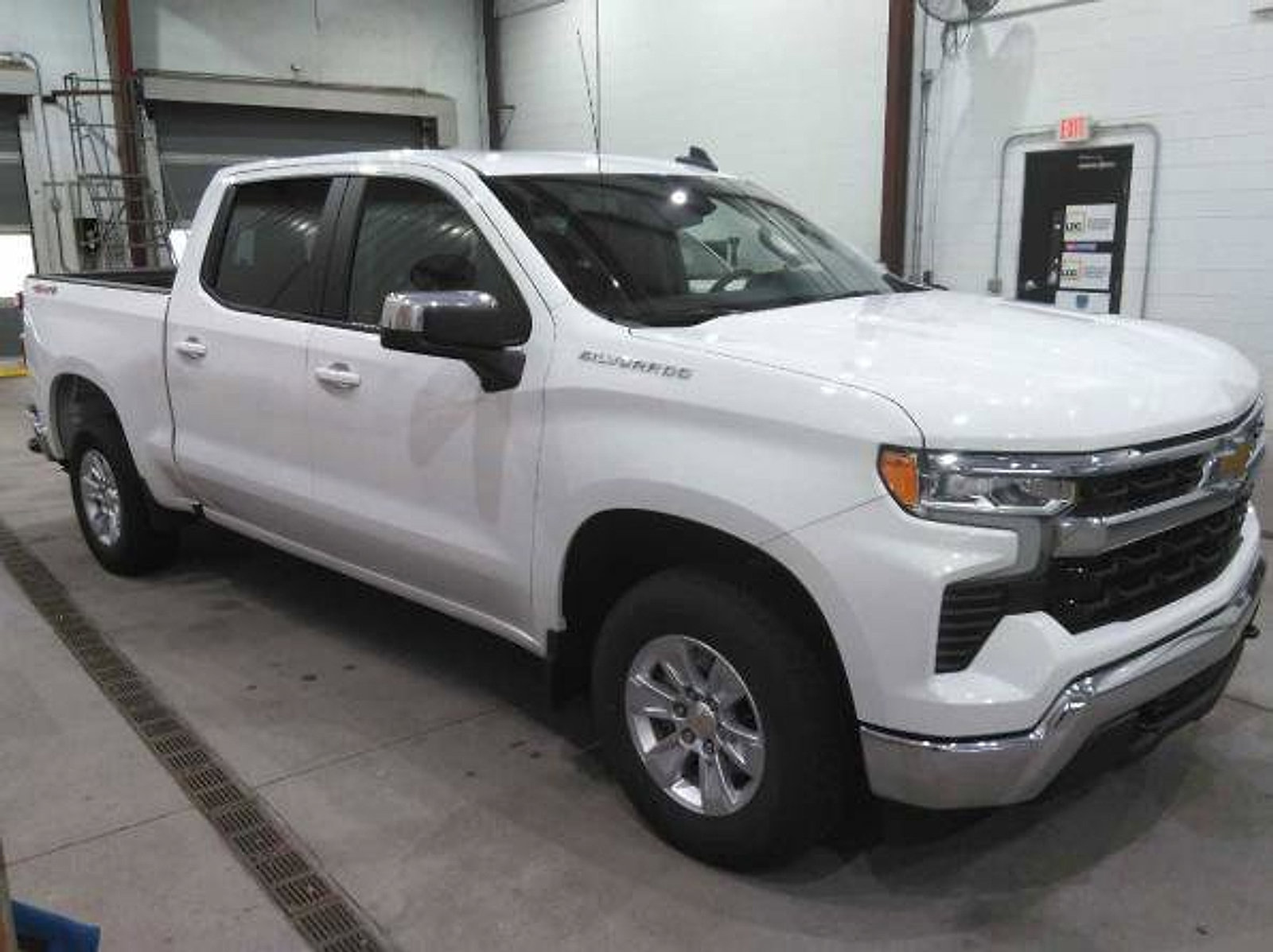 Used 2025 Chevrolet Silverado 1500 LT image 3
