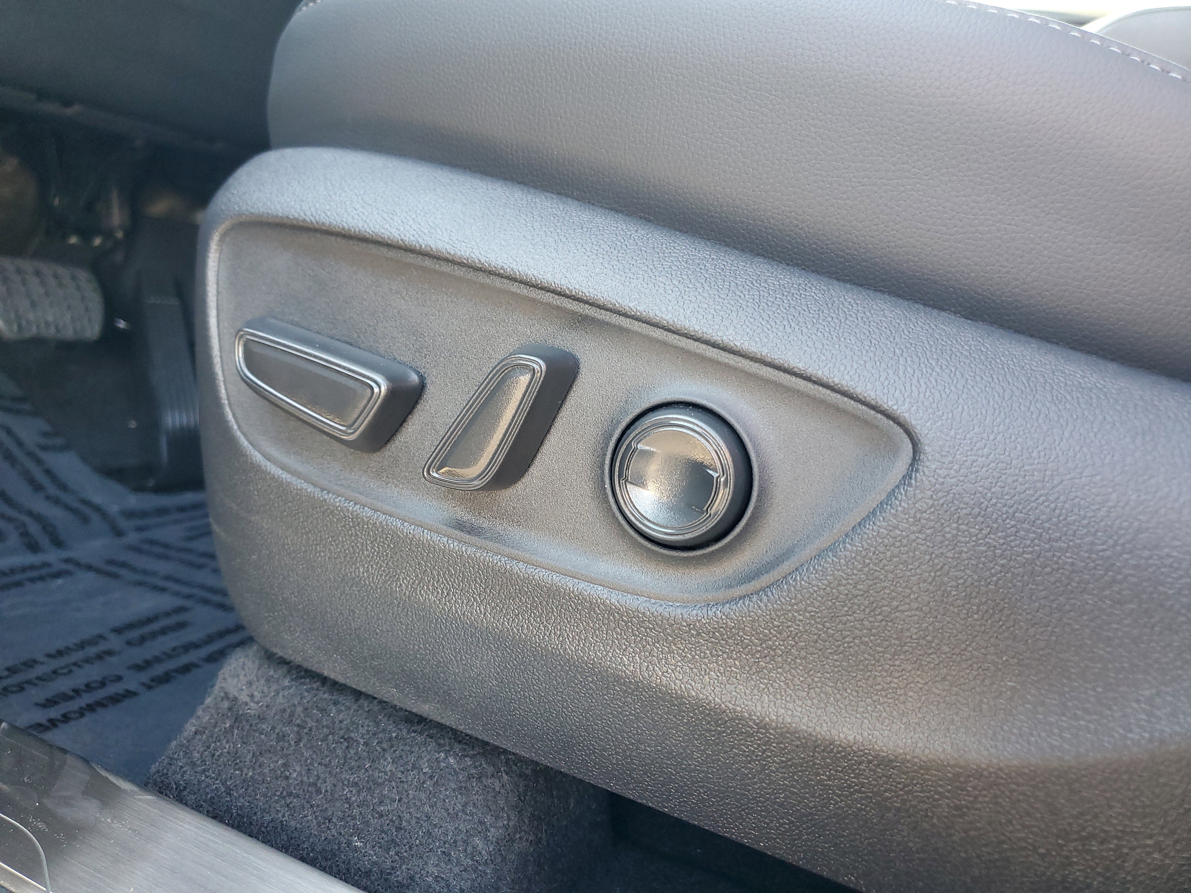 New 2025 Toyota Highlander Platinum image 21