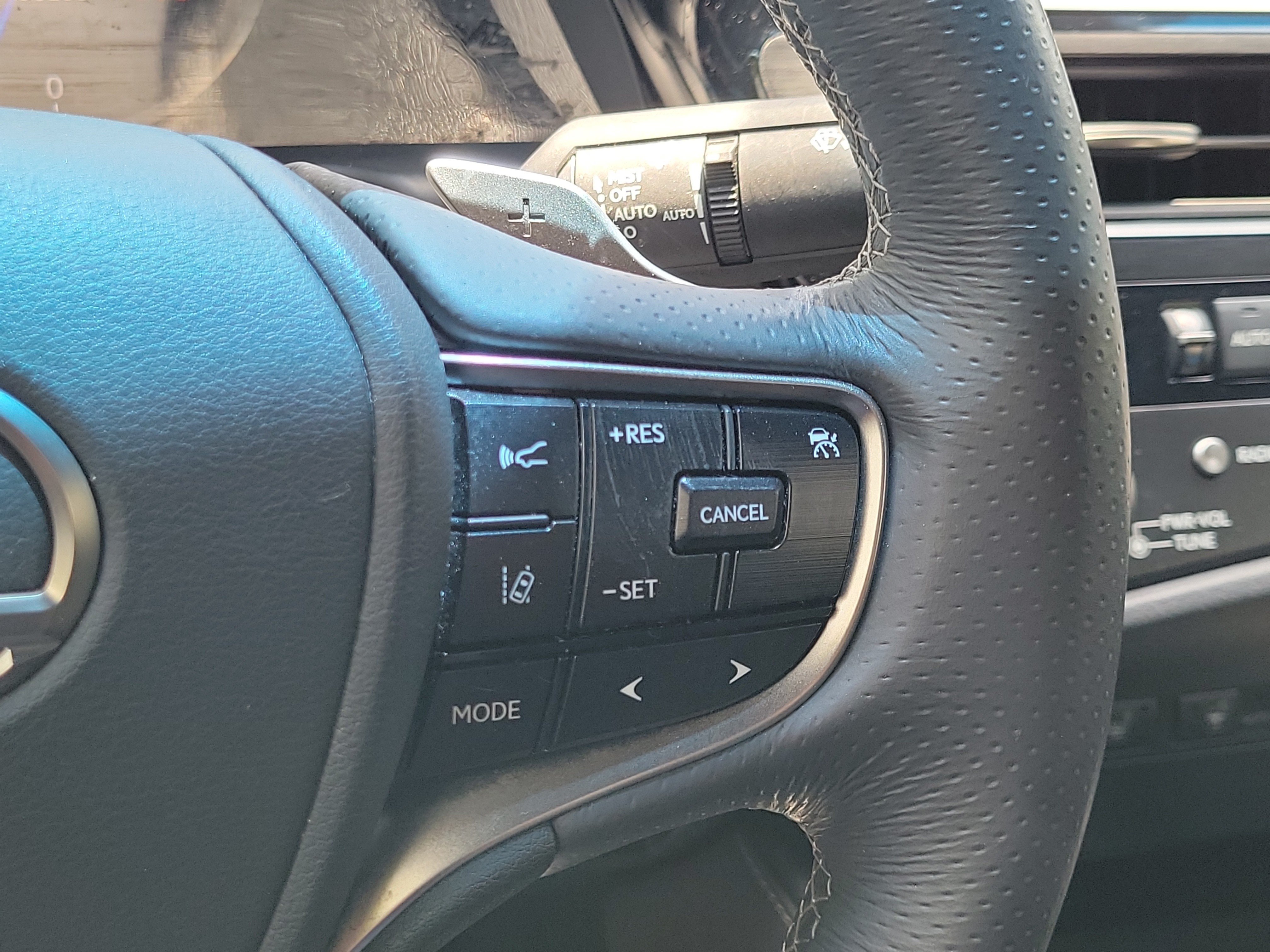 Used 2024 Lexus ES 350 F Sport w/ Accessory Package (Z2) FWD image 19