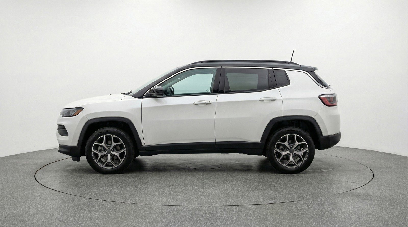Used 2025 Jeep Compass Limited image 5