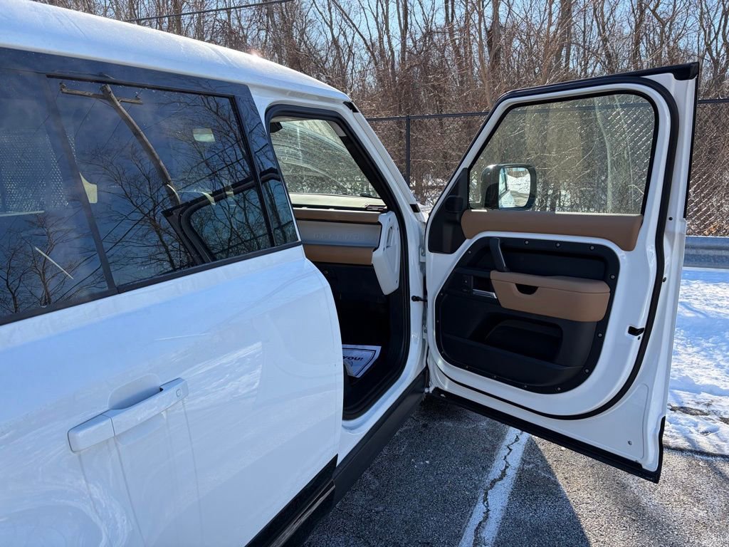 New 2025 Land Rover Defender 110 X-Dynamic SE image 14