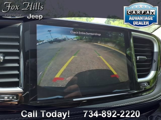 Used 2023 Chrysler Pacifica Limited FWD image 23