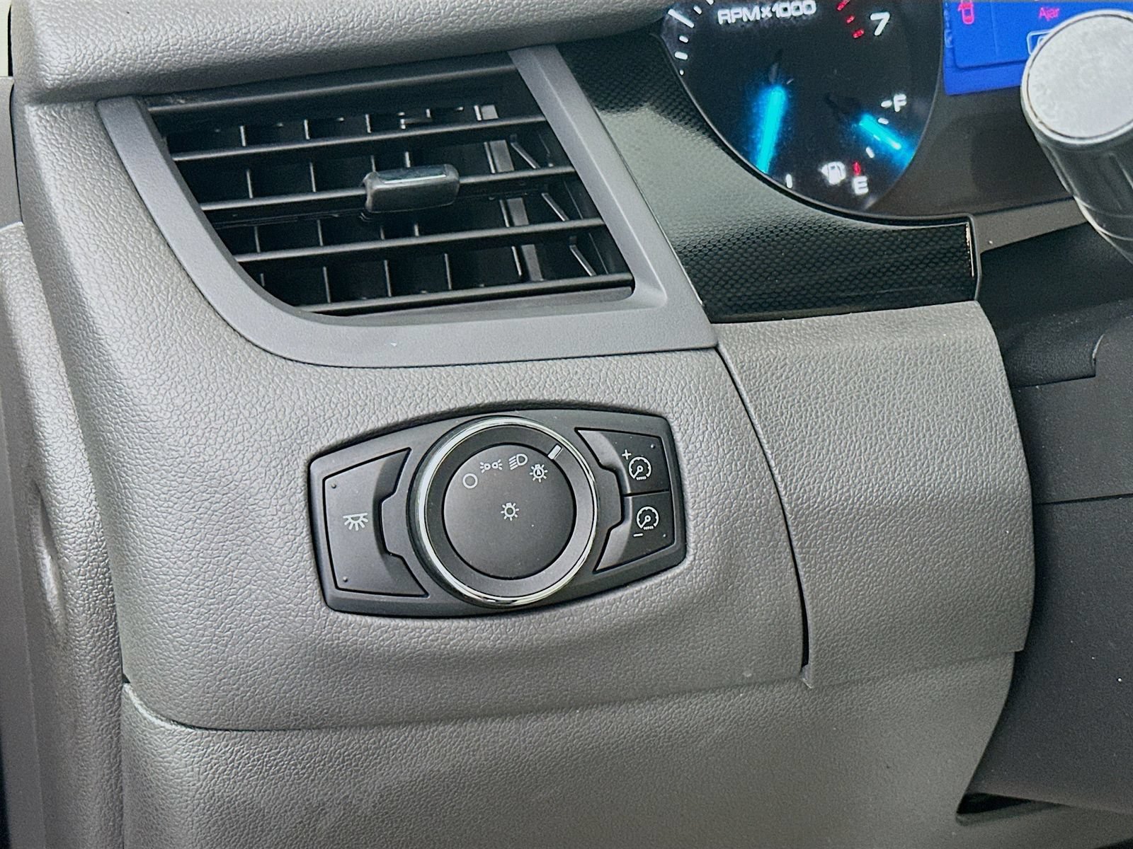 Used 2013 Ford Edge SE FWD image 10