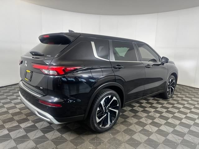 Used 2022 Mitsubishi Outlander SE image 3