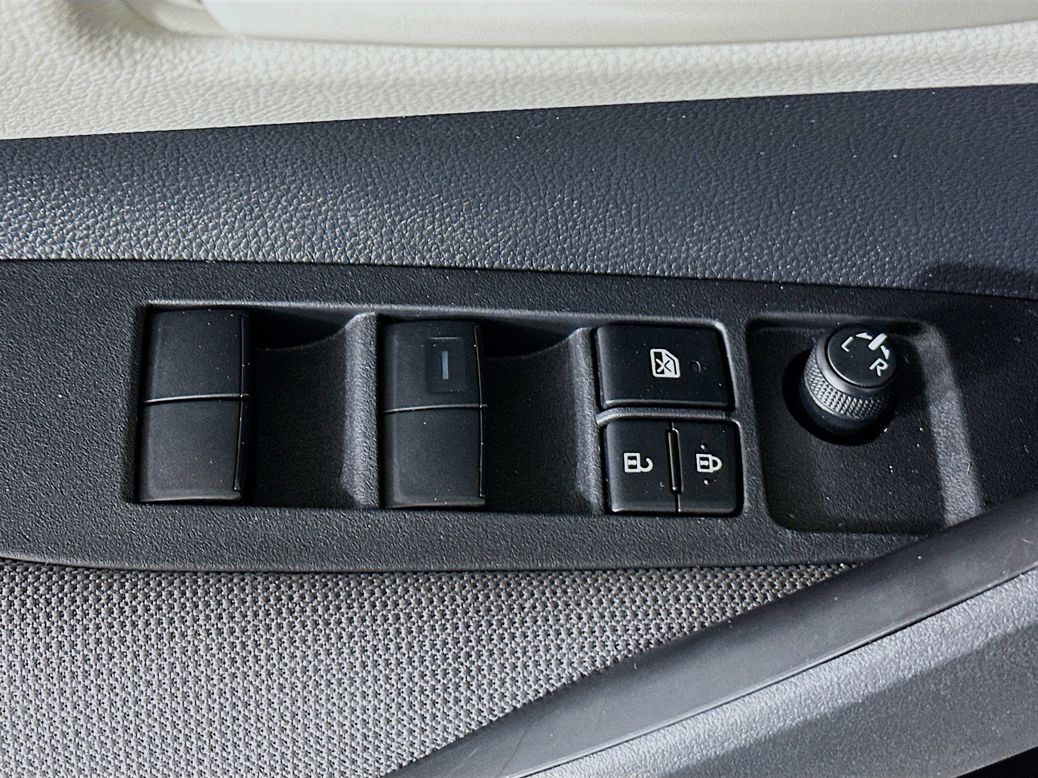 Used 2025 Toyota Corolla LE FWD image 14