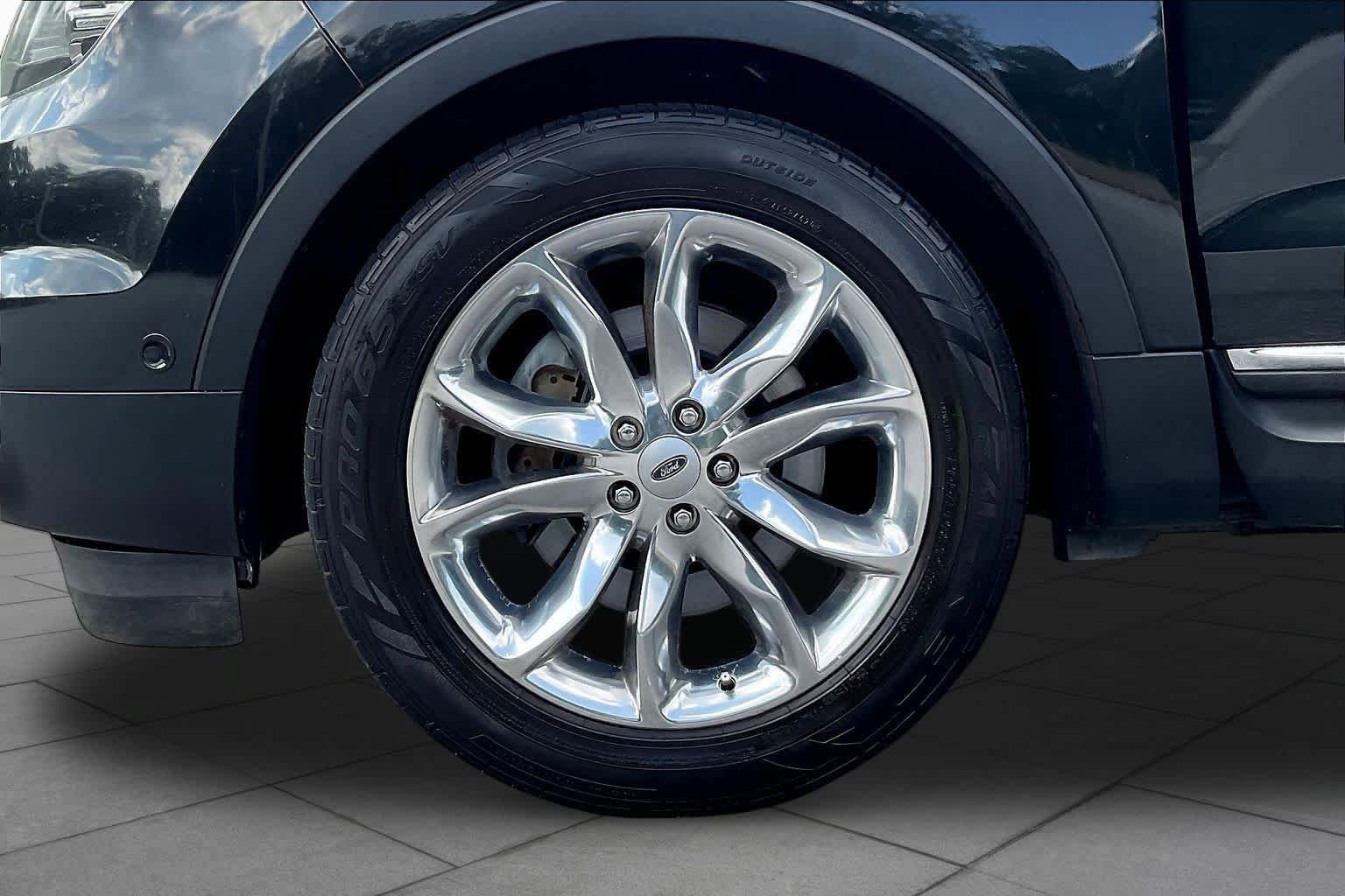 Used 2015 Ford Explorer Limited w/ Equipment Group 302A FWD image 10
