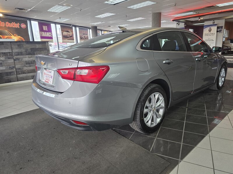 Used 2025 Chevrolet Malibu LT FWD image 4