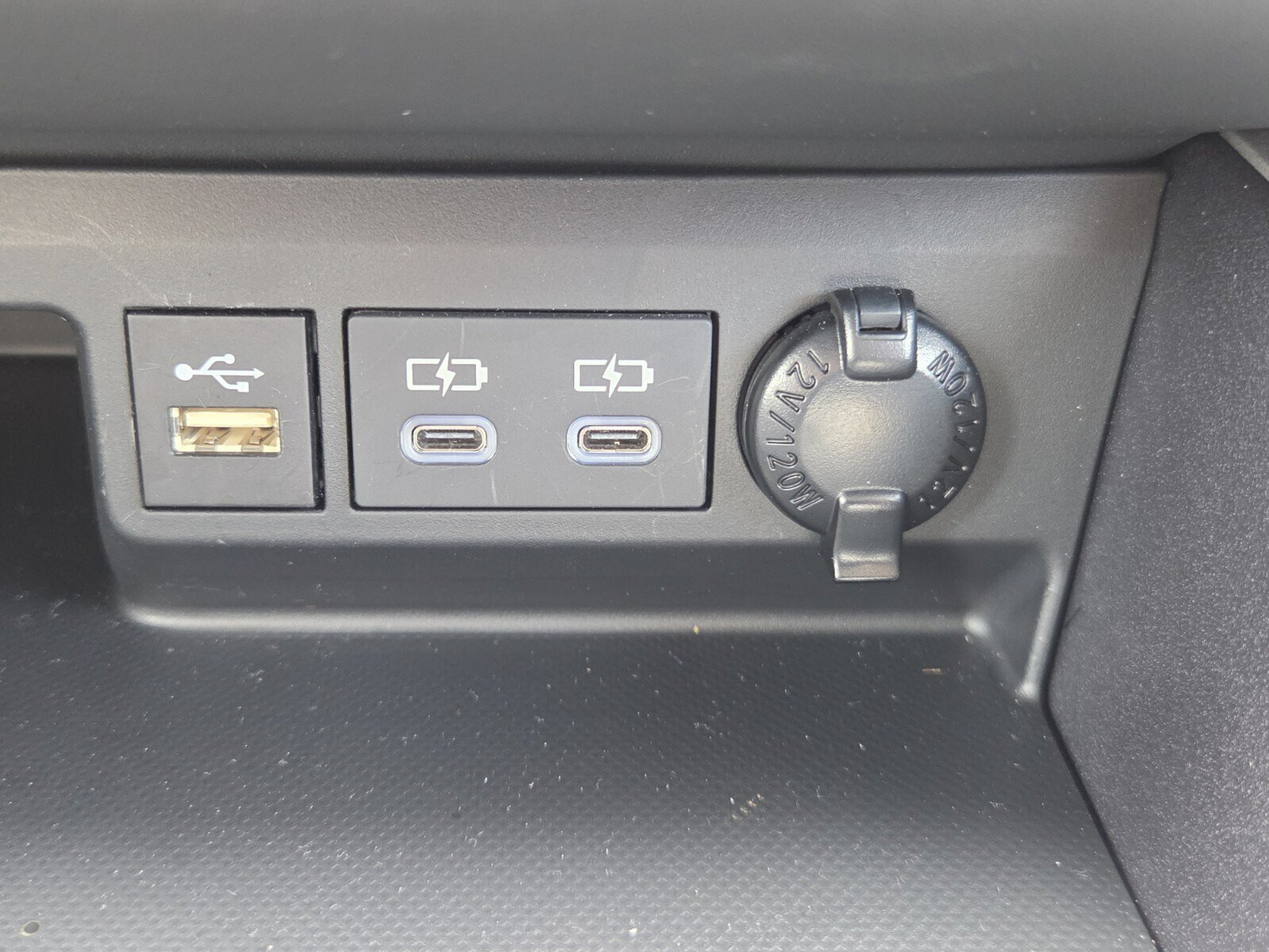 Used 2025 Toyota Highlander XLE FWD image 37