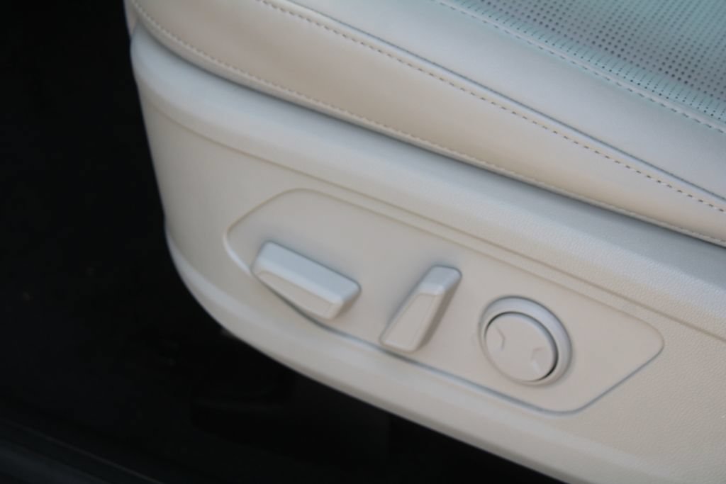 Certified 2025 Kia Sorento EX w/ Panoramic Sunroof Package FWD image 24