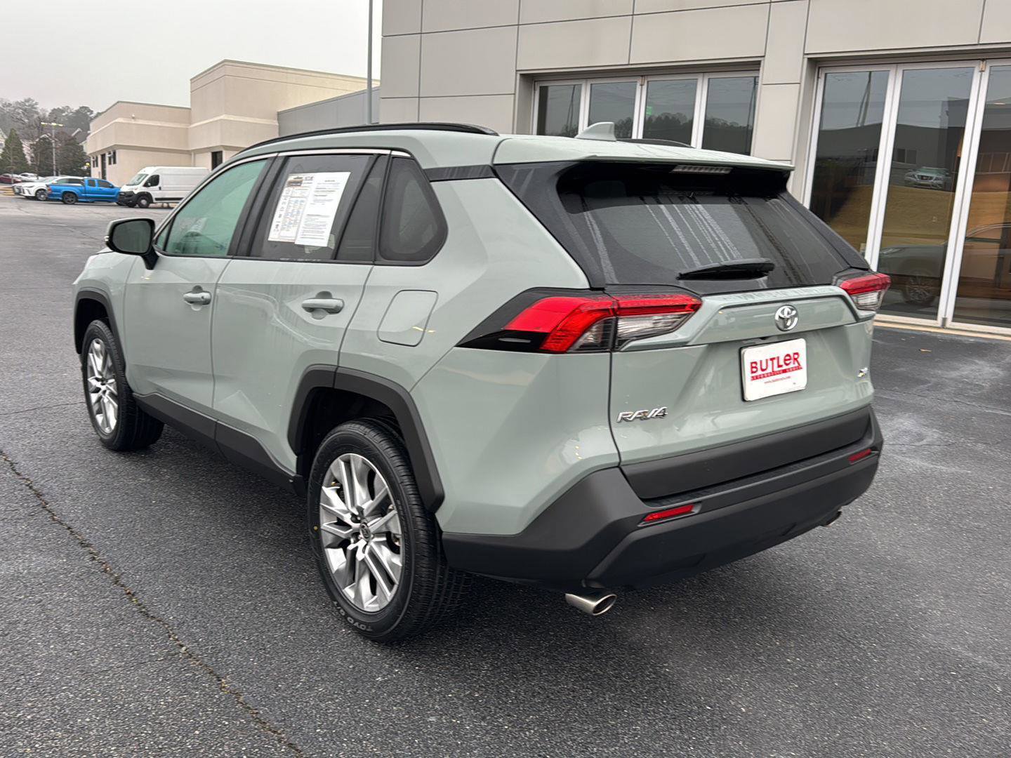 Used 2023 Toyota RAV4 XLE Premium image 3