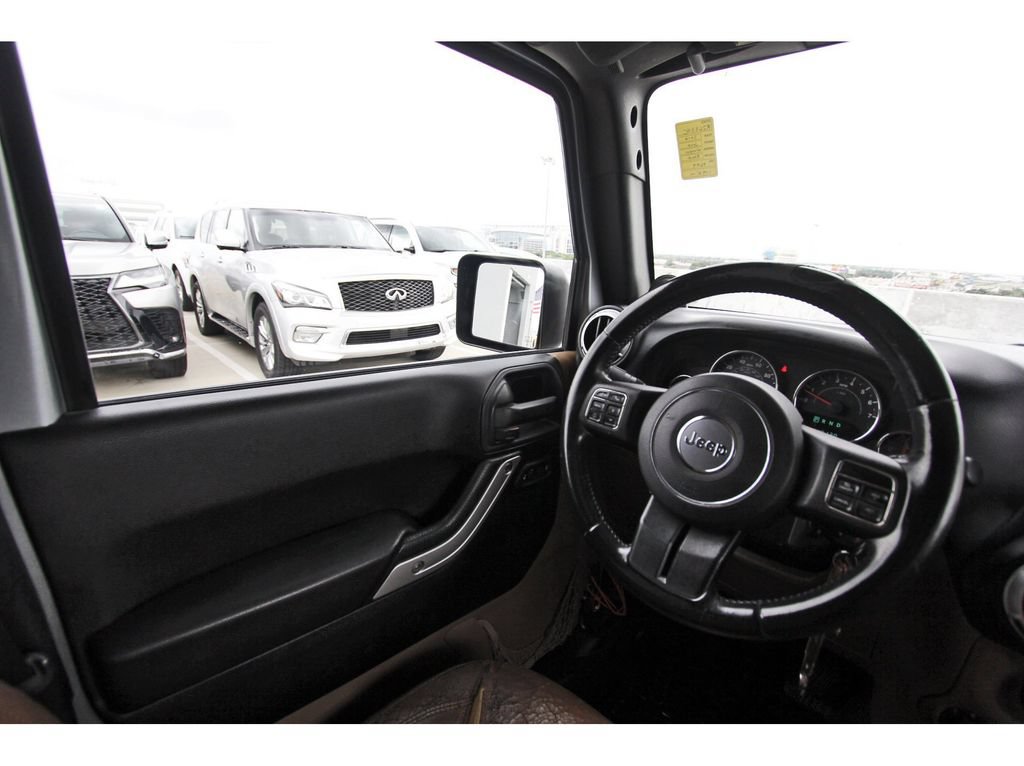 Used 2014 Jeep Wrangler Unlimited Sahara w/ Max Tow Package AWD/4WD image 8