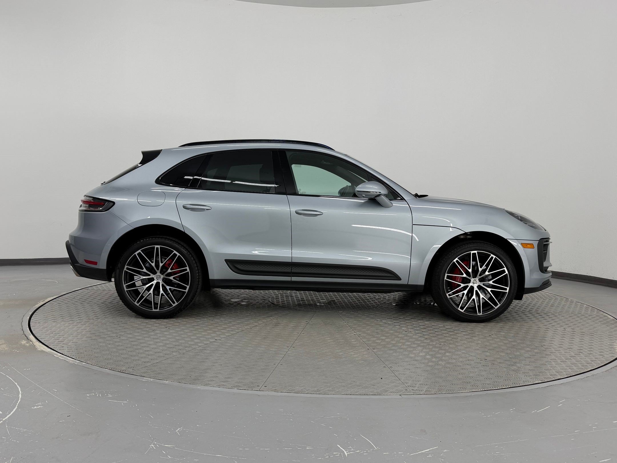 Certified 2024 Porsche Macan S AWD/4WD image 8