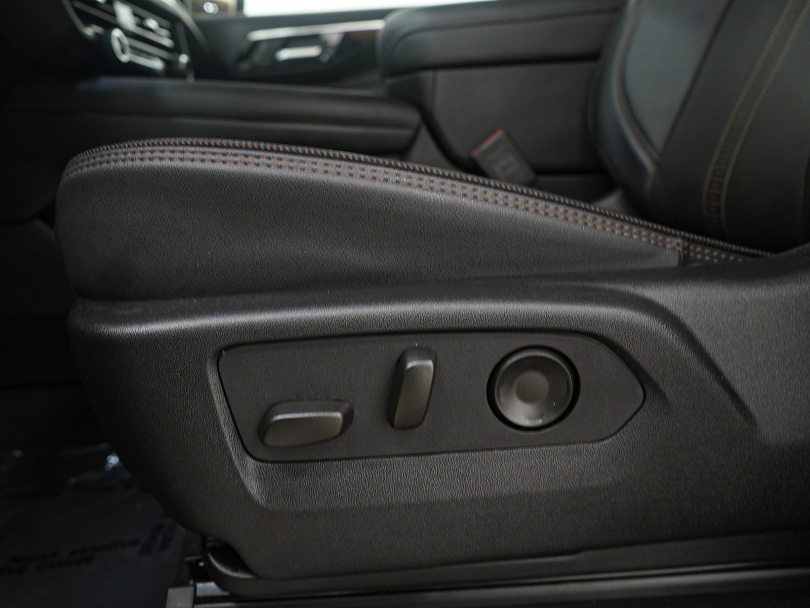 Used 2025 Chevrolet Tahoe High Country w/ Sun And Tow Package image 28