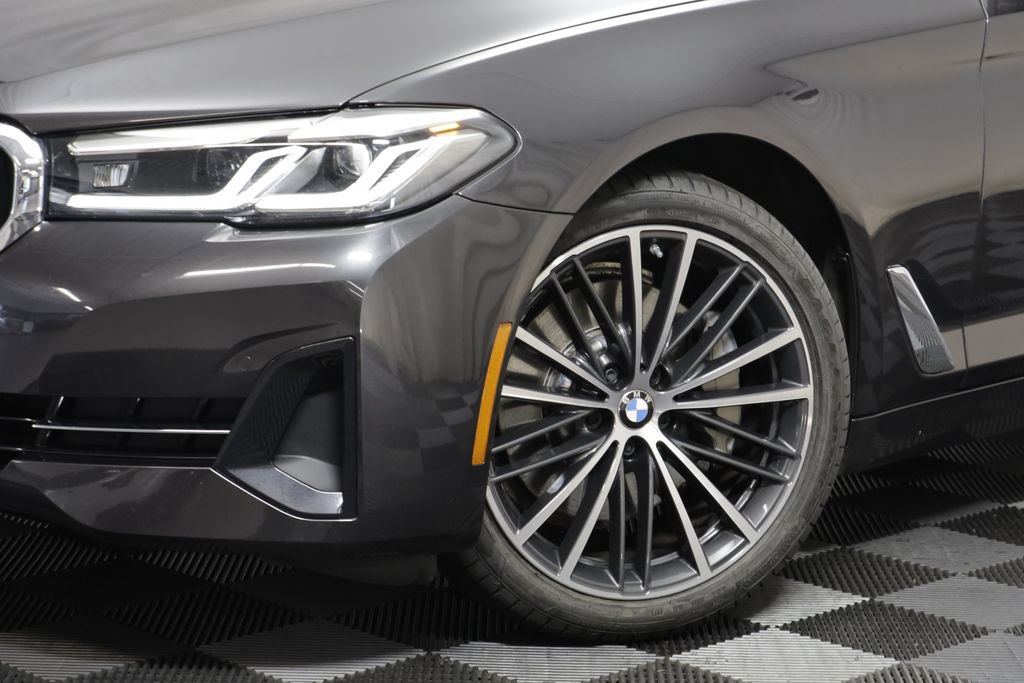 Used 2023 BMW 530i xDrive w/ Convenience Package AWD/4WD image 3