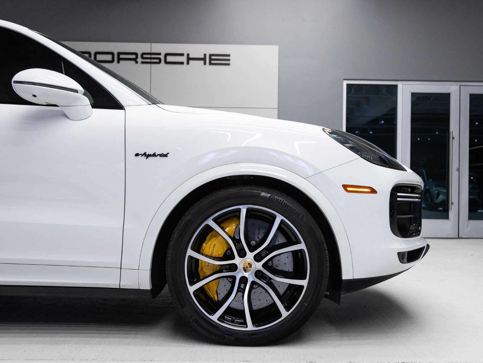 Certified 2020 Porsche Cayenne Turbo S AWD/4WD image 11