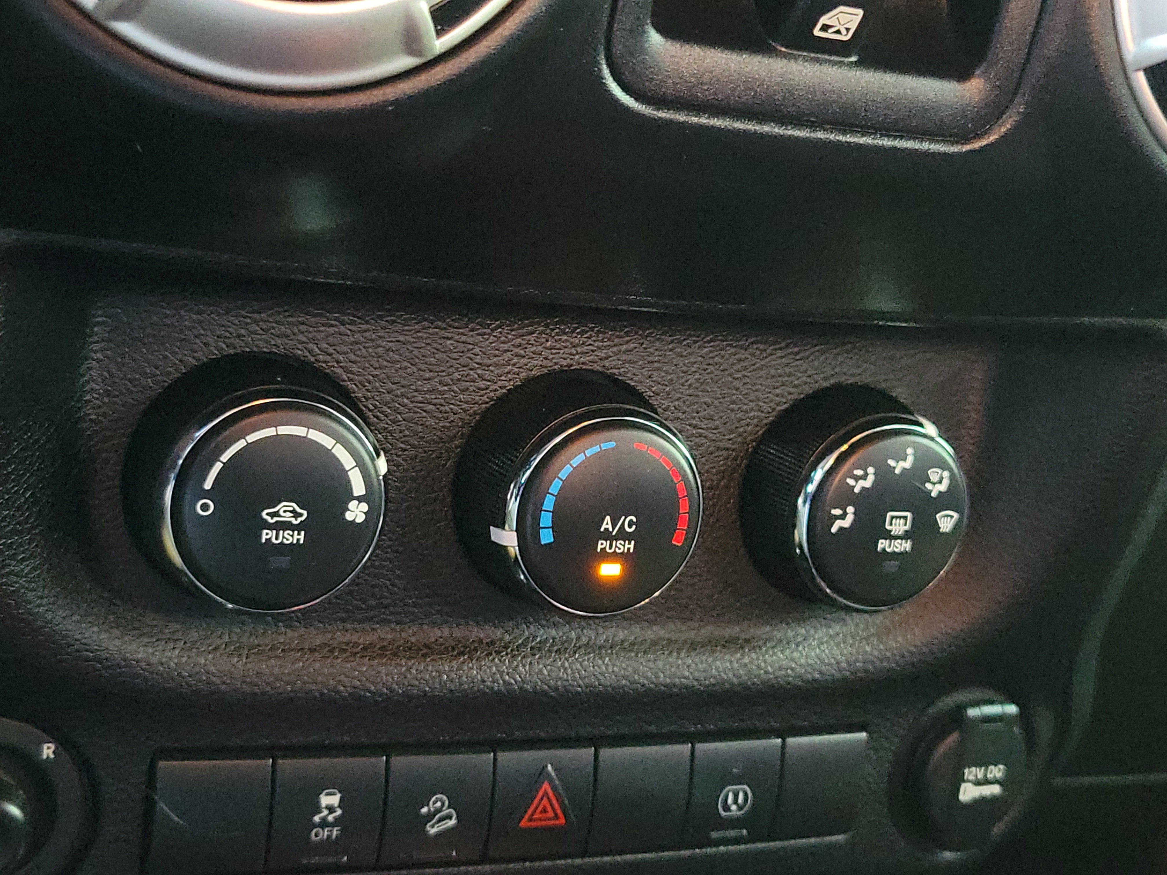 Used 2018 Jeep Wrangler Unlimited Sahara AWD/4WD image 18
