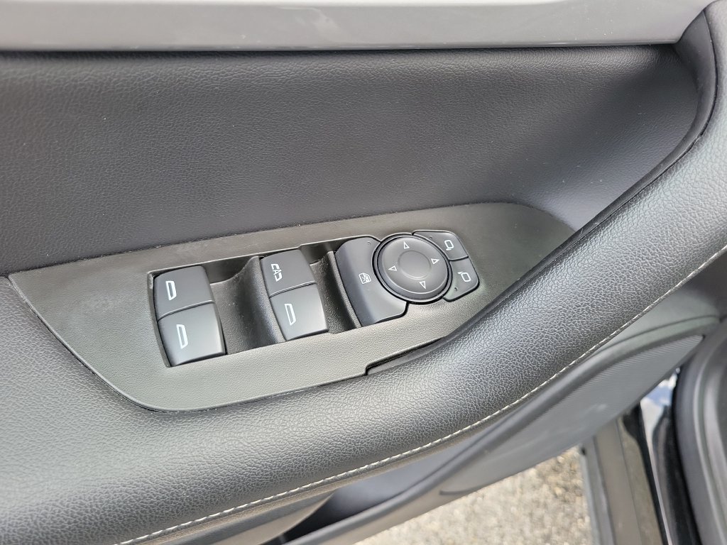 Used 2025 Chevrolet Blazer LT FWD image 21