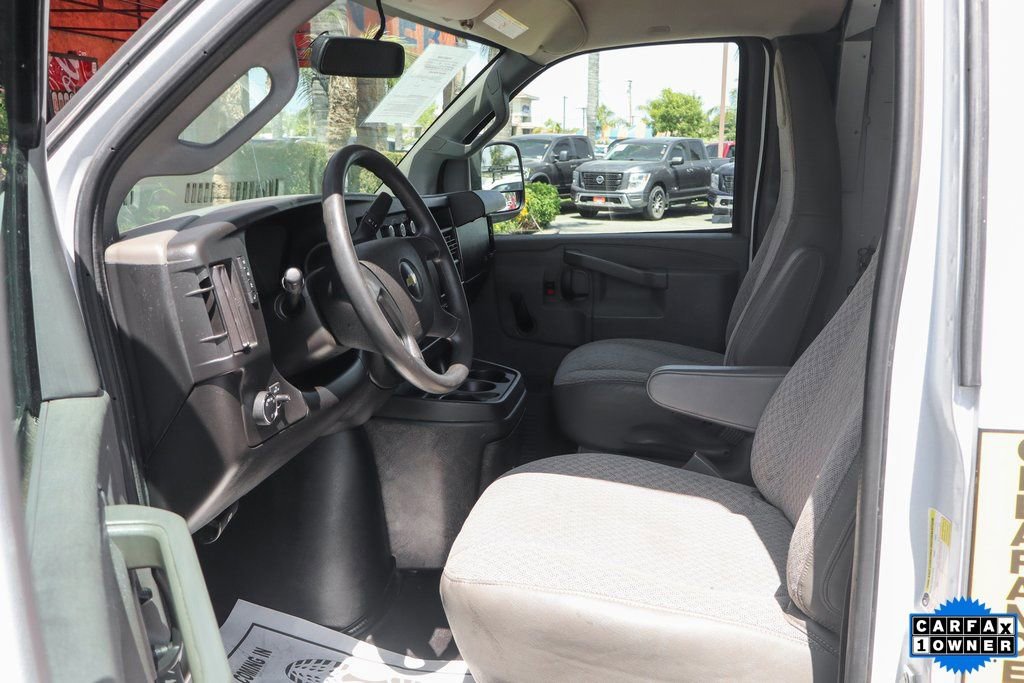 Used 2018 Chevrolet Express 3500 RWD image 17