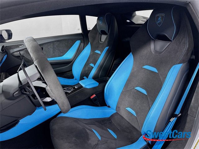 Used 2023 Lamborghini Huracan Tecnica image 11