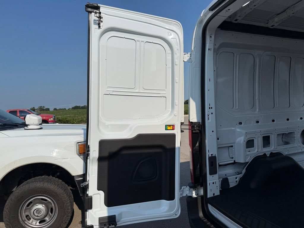 New 2026 Ford Transit 250 148 Medium Roof RWD image 34