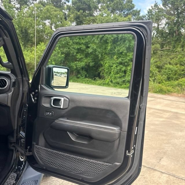 Used 2020 Jeep Gladiator Overland AWD/4WD image 14