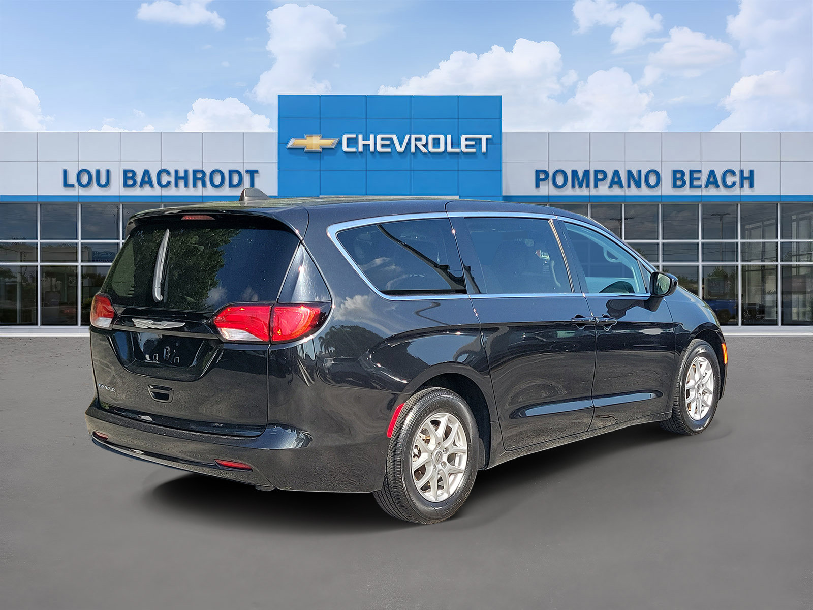Used 2023 Chrysler Voyager LX FWD image 3