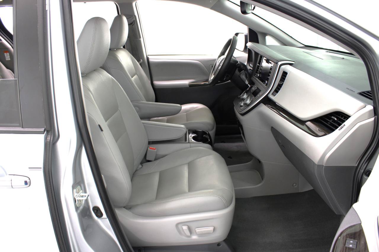 Used 2020 Toyota Sienna XLE Premium FWD image 39