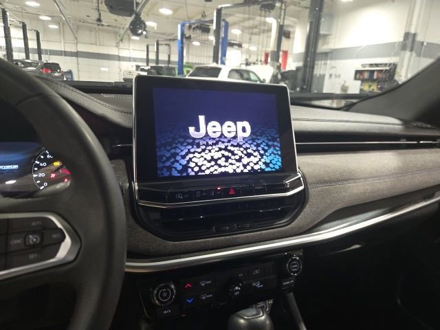 Used 2024 Jeep Compass Latitude image 14