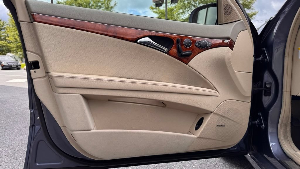 Used 2005 Mercedes-Benz E 320 CDI Sedan image 14