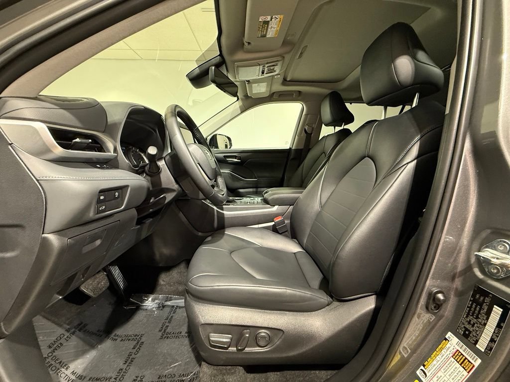 Certified 2025 Toyota Highlander XLE AWD/4WD image 13