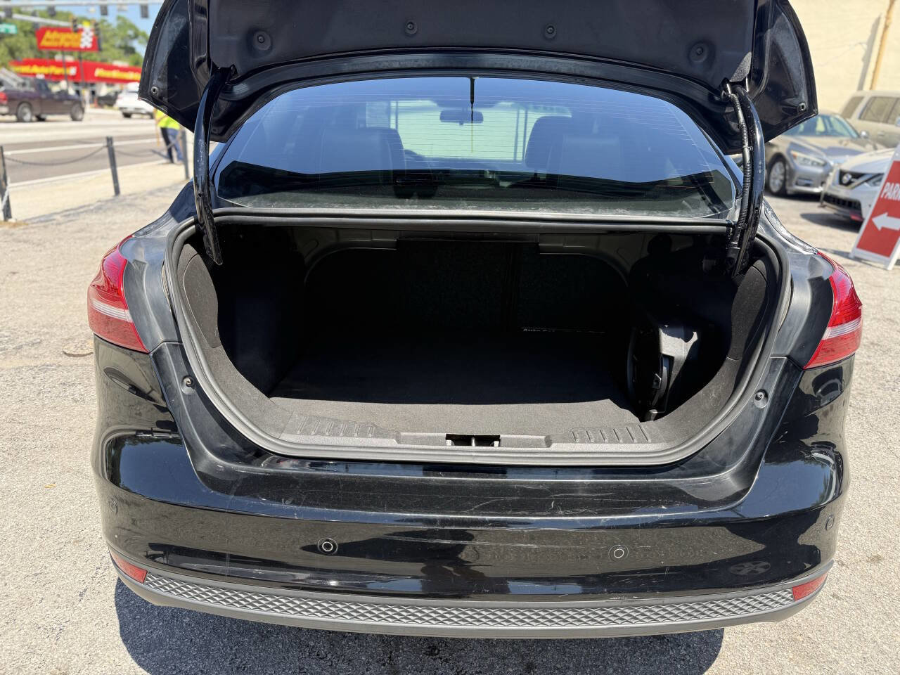 Used 2017 Ford Focus Titanium FWD image 21