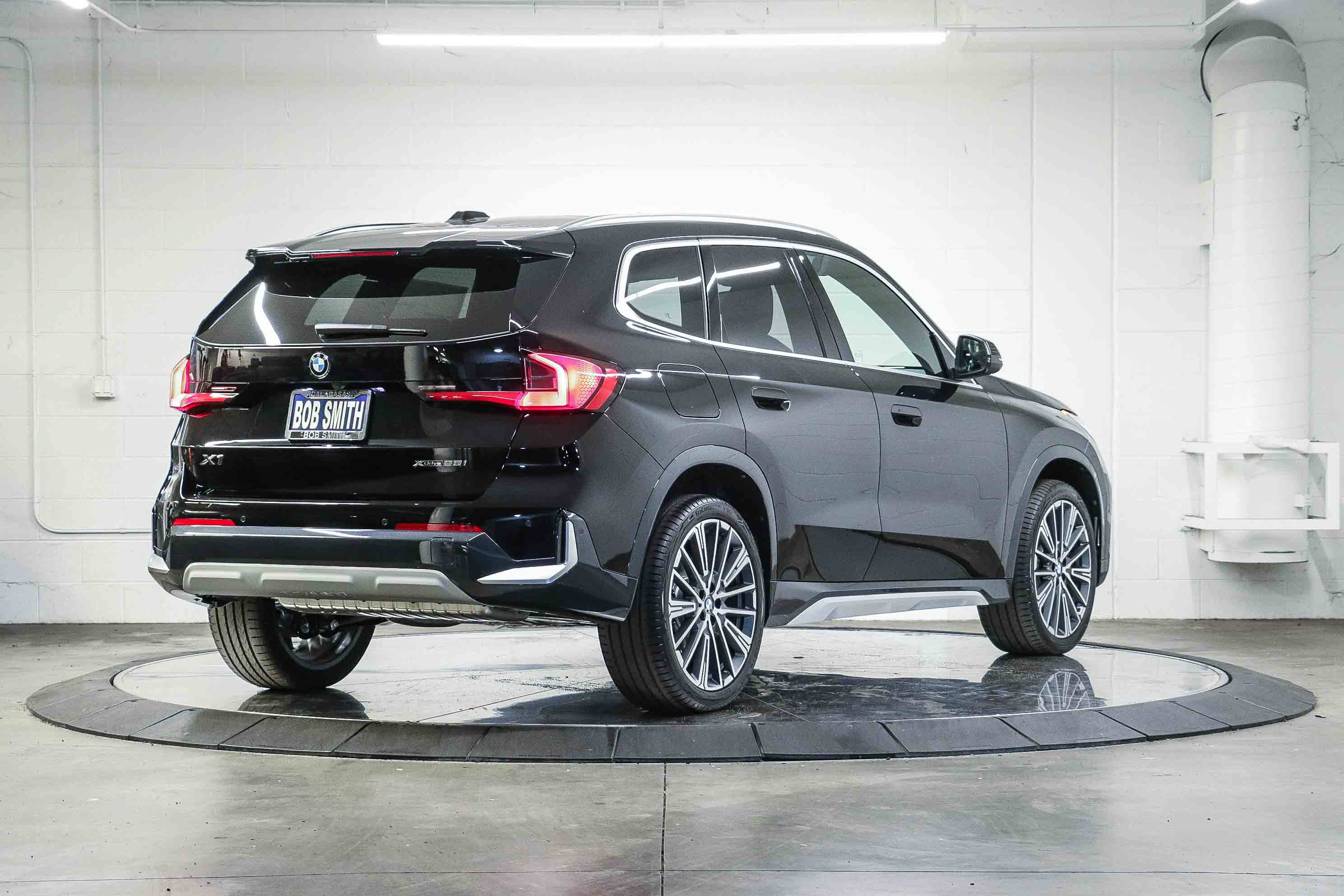 New 2026 BMW X1 xDrive28i w/ Technology Package AWD/4WD image 7