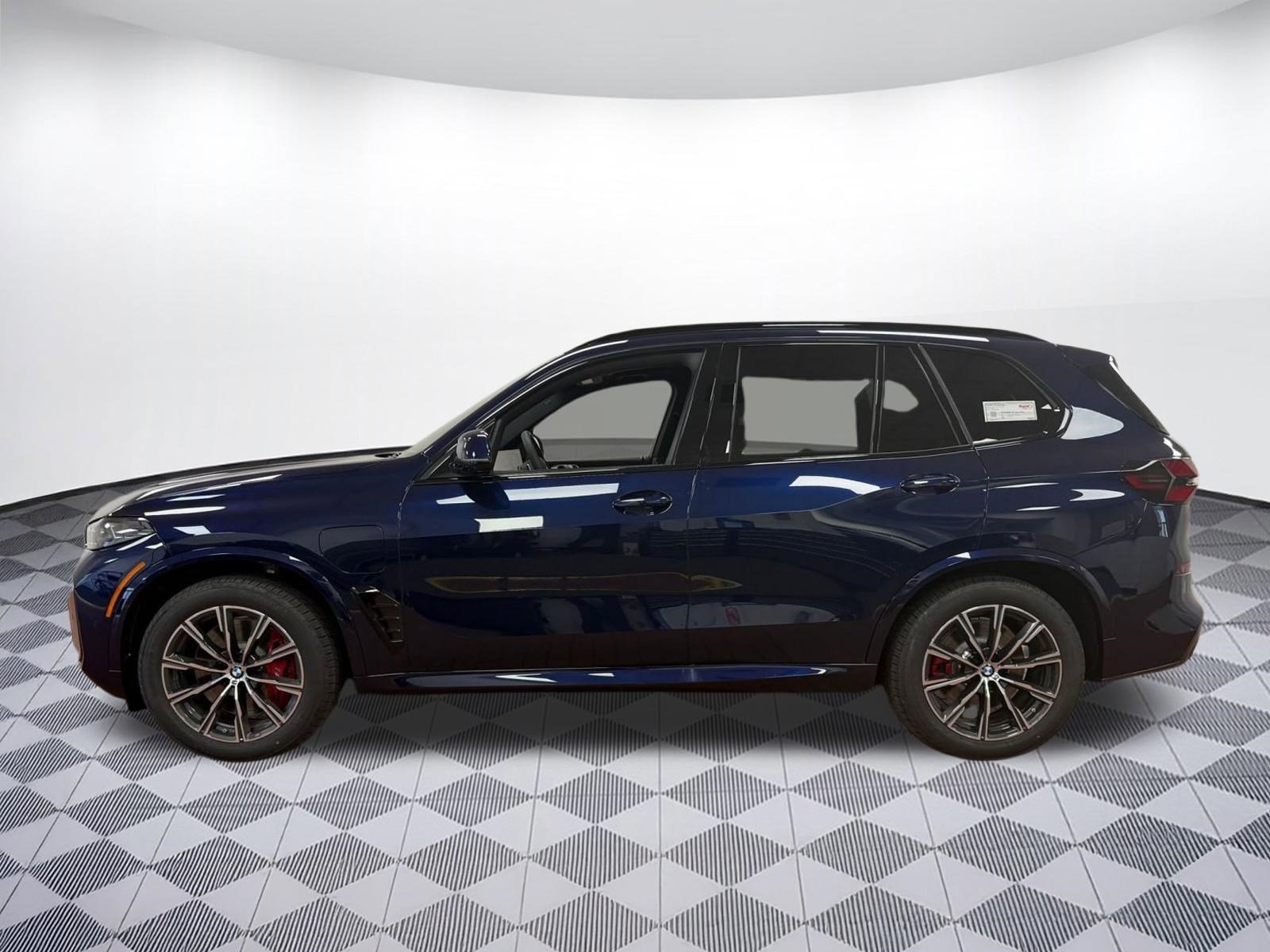 New 2026 BMW X5 xDrive50e image 2