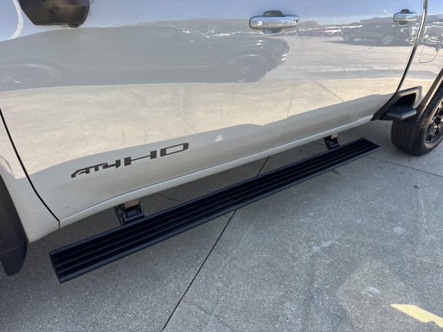 Used 2025 GMC Sierra 2500 AT4 w/ AT4 Premium Plus Package AWD/4WD image 17