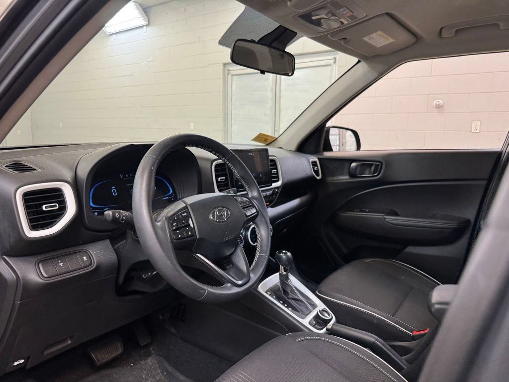 Used 2025 Hyundai Venue Limited FWD image 12