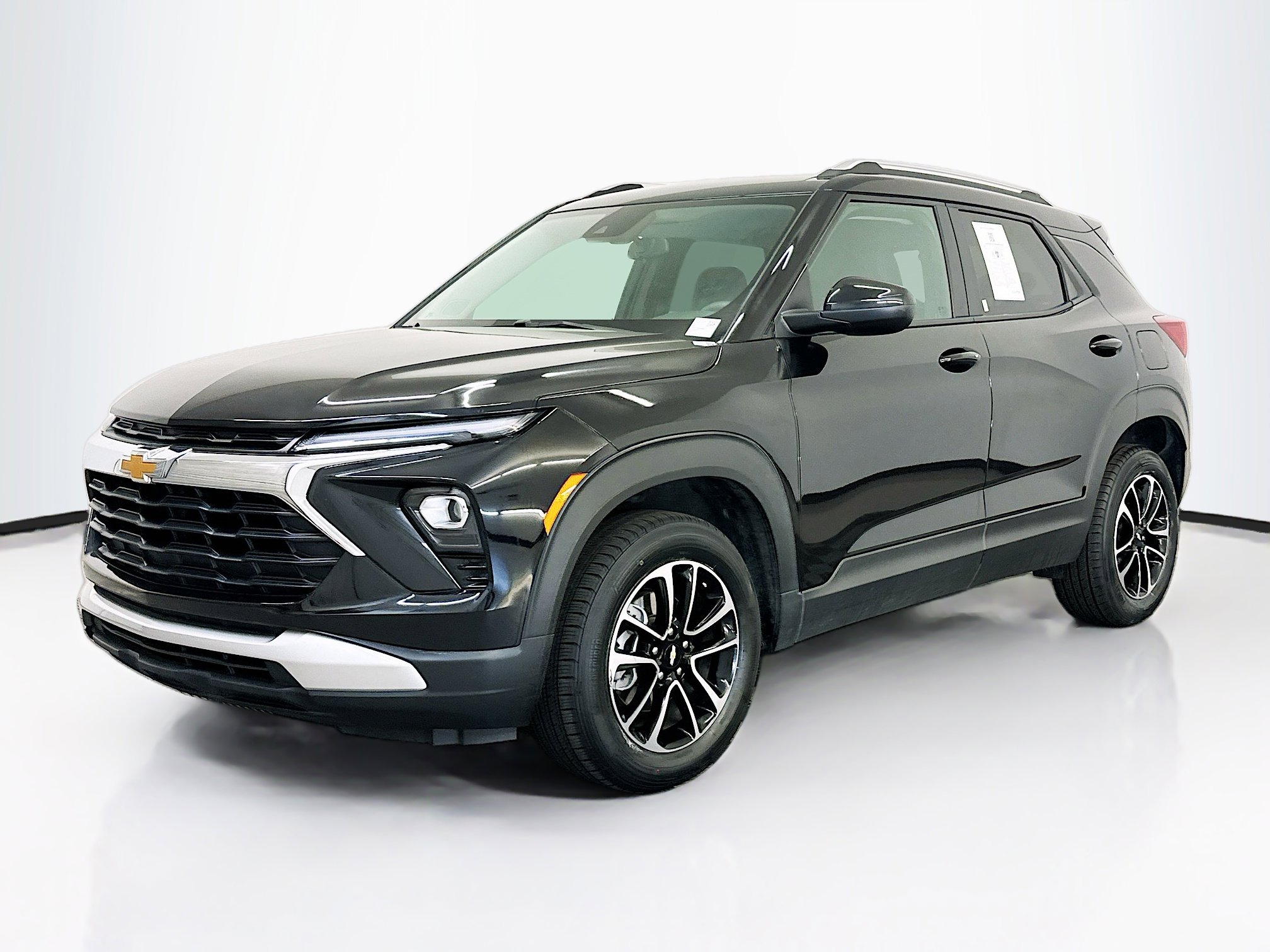 Used 2025 Chevrolet TrailBlazer LT AWD/4WD image 3