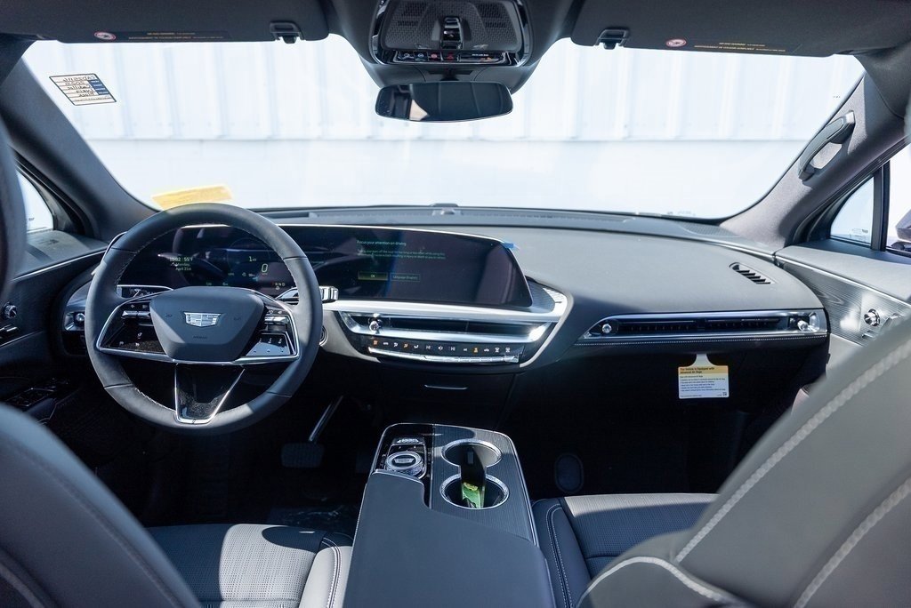 New 2025 Cadillac Lyriq Luxury image 24