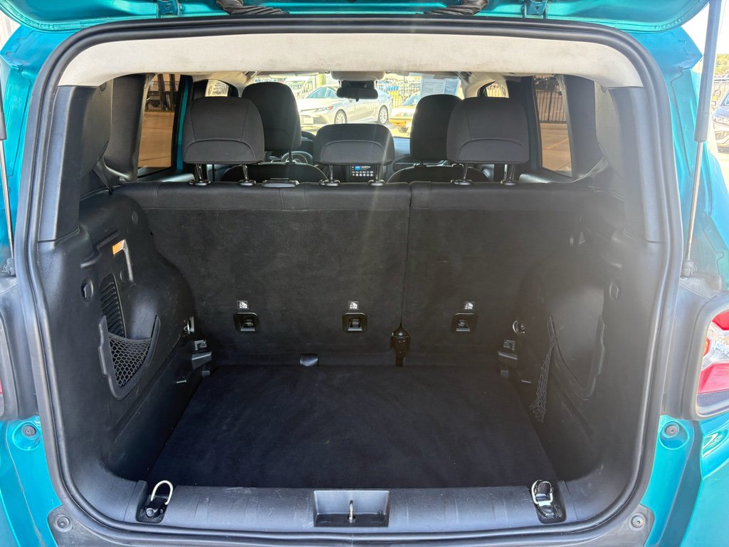 Used 2020 Jeep Renegade Latitude FWD image 25