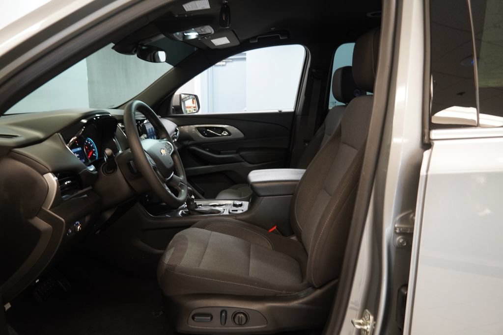 Used 2024 Chevrolet Traverse LT AWD/4WD image 5