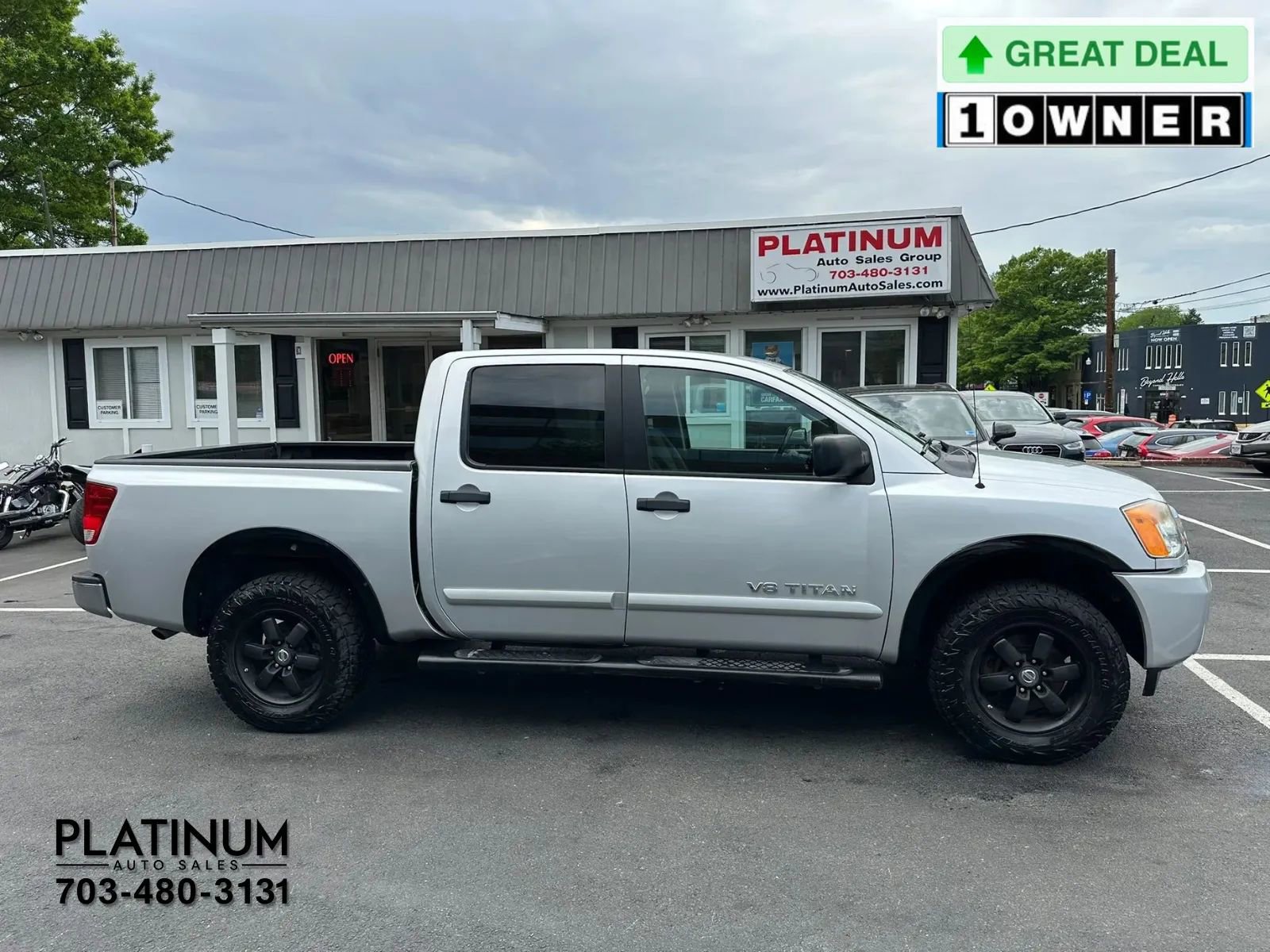 Used 2015 Nissan Titan SV w/ SV Value Truck Package AWD/4WD image 2