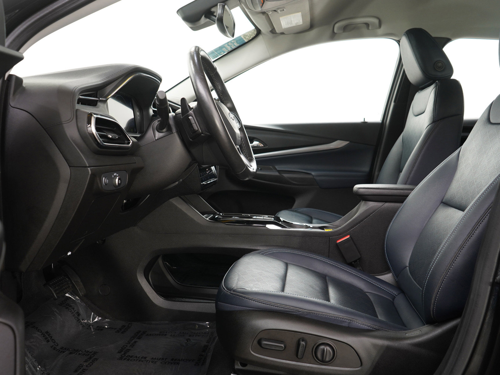 Used 2022 Chevrolet Bolt EUV LT w/ Convenience Package image 18