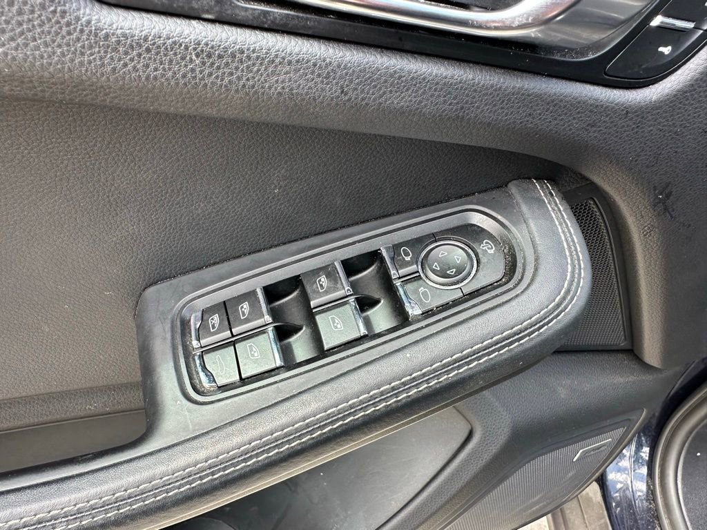 Certified 2023 Porsche Macan AWD/4WD image 21