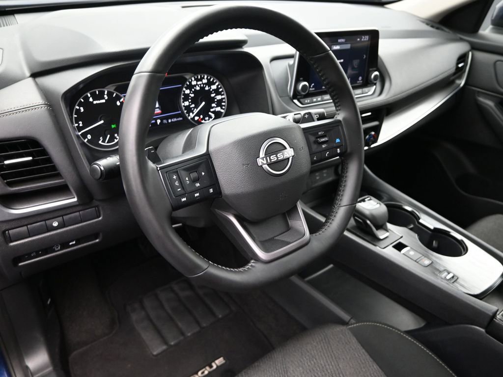 Used 2025 Nissan Rogue SV image 17