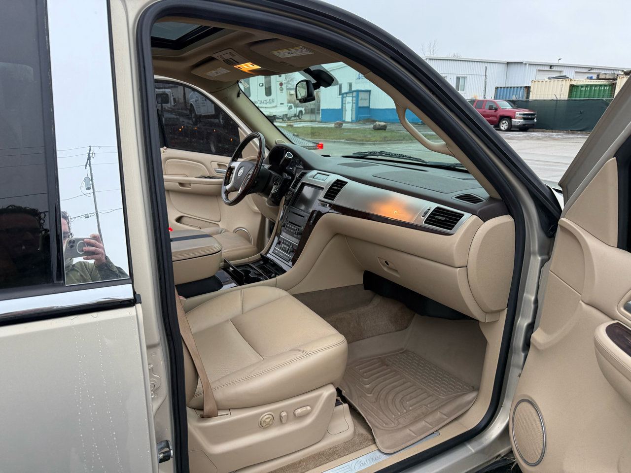 Used 2009 Cadillac Escalade ESV AWD image 23