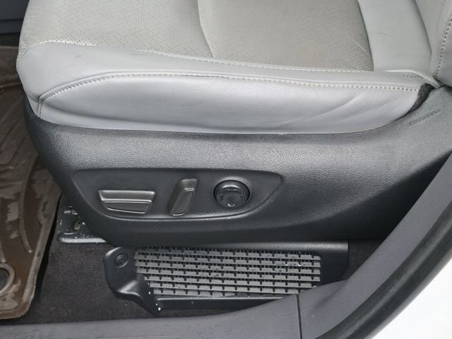 Used 2023 Toyota Sienna Limited image 24