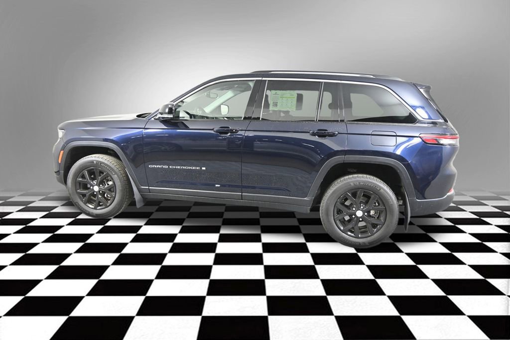 Used 2023 Jeep Grand Cherokee Limited AWD/4WD image 4